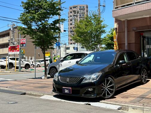 人気のクラウンアスリートです。傷も少なく、綺麗な車両です。